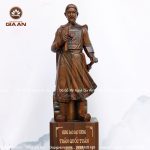 Tượng Trần Hưng Đạo